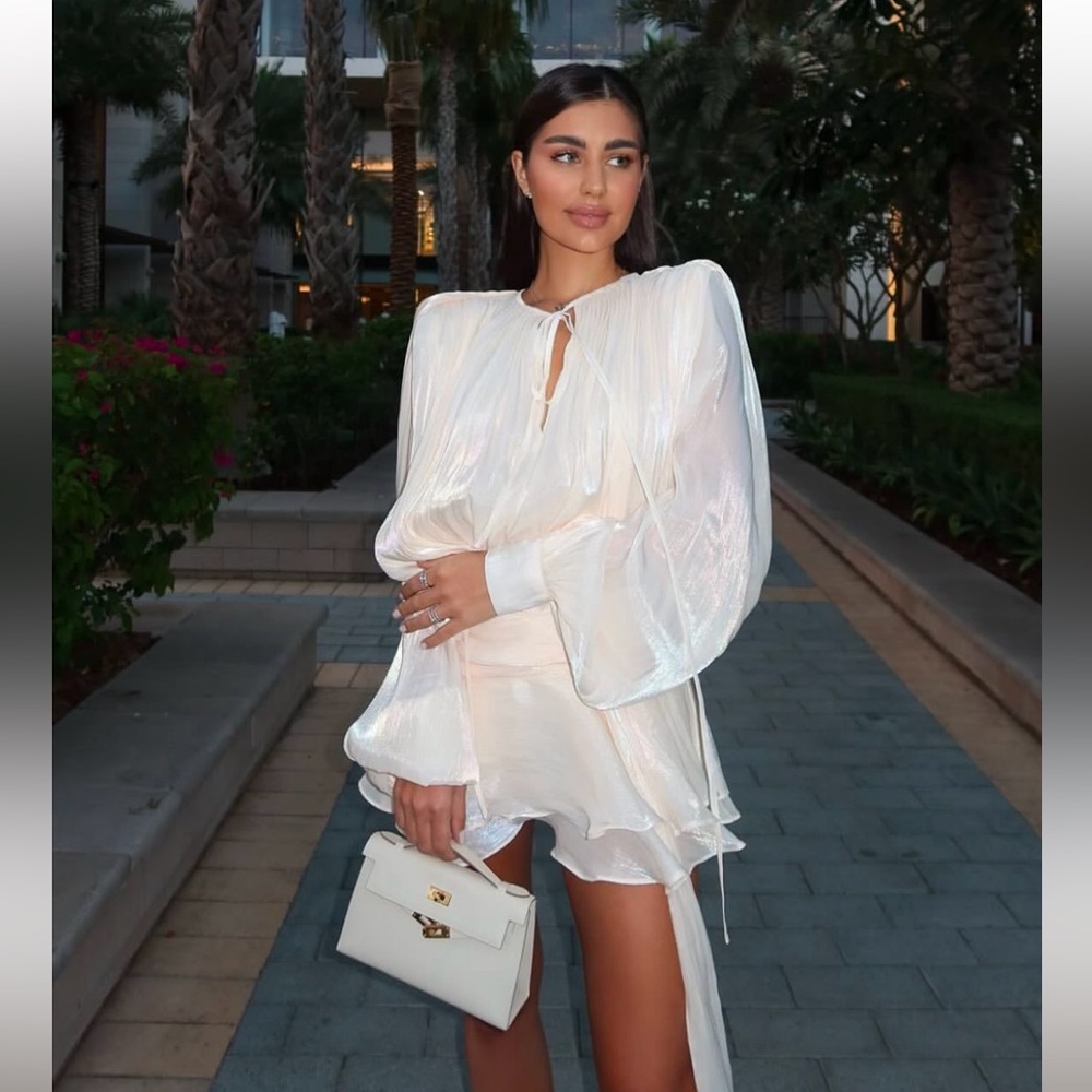 Ivory off white luxurious mini dress with puff sleeve ruffle hem flowy oversized - Picture 5 of 15